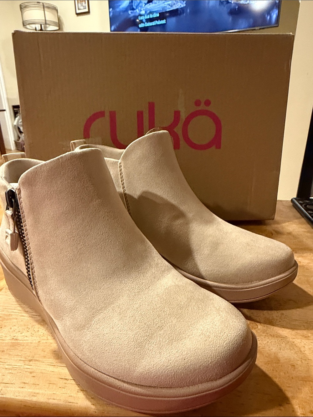 Ryka Women's Beige Suede Ankle Booties size 5.5 (78)